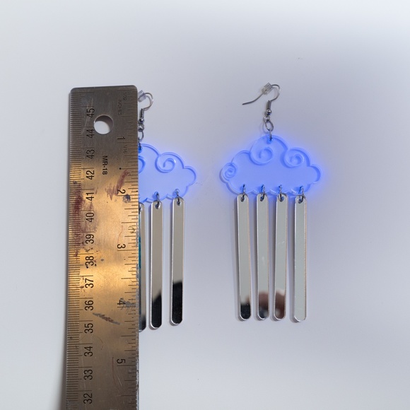 Handmade acrylic UV cloud mirror drop earrings - Picture 4 of 6